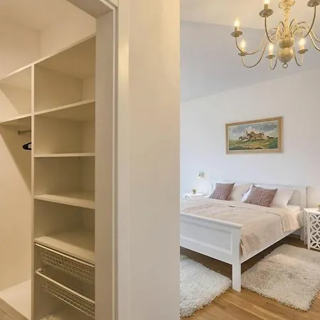 Lume Comfortable Hotel Porec